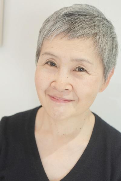 グレーヘアとベリーショートの組み合わせがとても素敵です♪