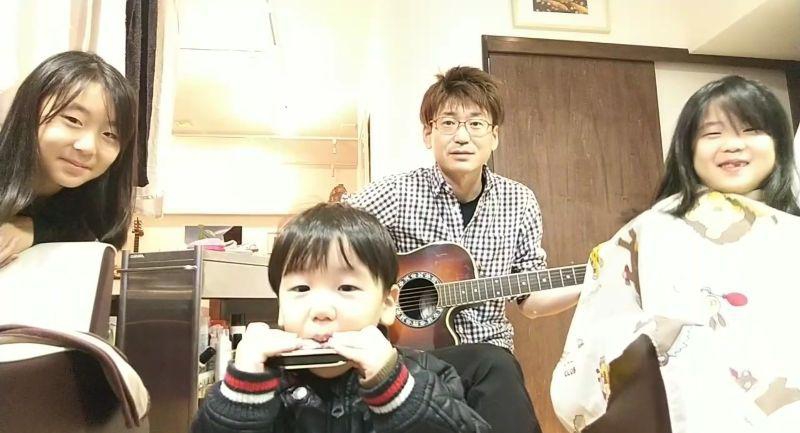 二歳男の子初めてのハーモニカとスウバンドの動画