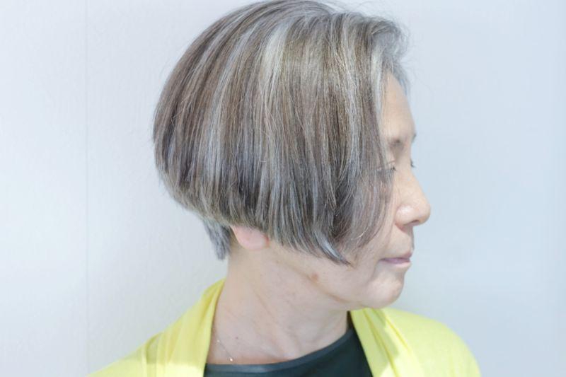 グレーヘアを活かしたカラーとボブ